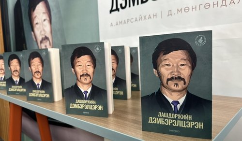 Д.Дэмбэрэлцэрэнгийн хотол бялуу